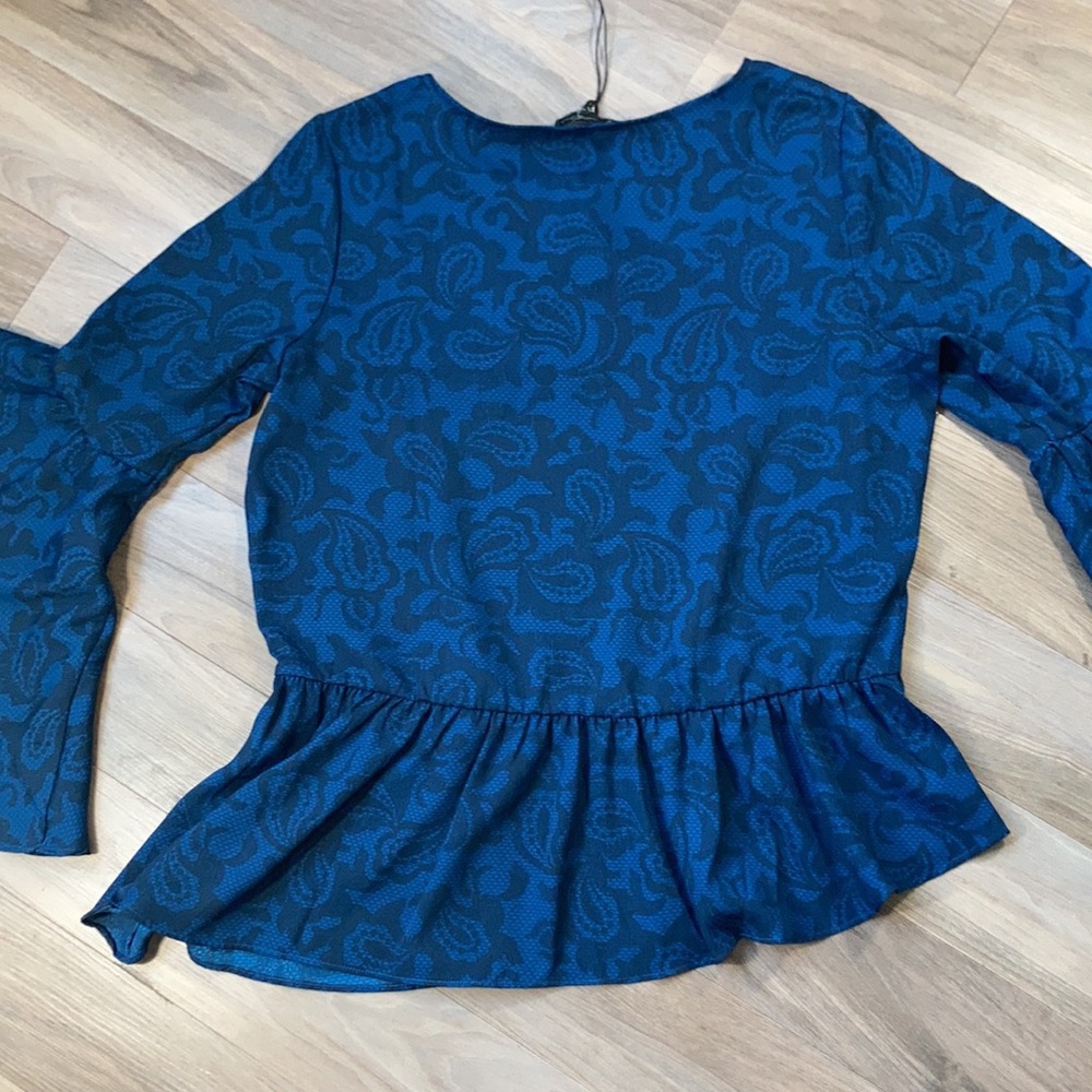3/$45 DG2 by Diane Gilman top bell sleeve blouse abstract paisley print boho XS - Picture 15 of 17